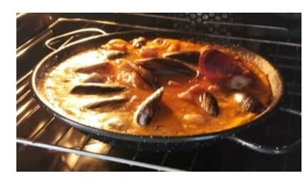 Cómo hacer una paella casera de marisco con polen de abeja Apícolafp ¿Cuál es el mejor arroz para la paella? ¿Qué diferencia hay entre arroz con mariscos y paella? ¿Cómo acompañar la paella de mariscos? ¿Que llevar a una paella? ¿Qué diferencia hay entre el arroz bomba y el normal? ¿Cuál es el arroz con menos arsénico? ¿Cómo se llama el recipiente donde se cocina la paella? ¿Cuál es la historia de la paella?