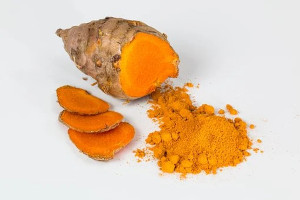 Remedios casero para la alergia al polen con cúrcuma.